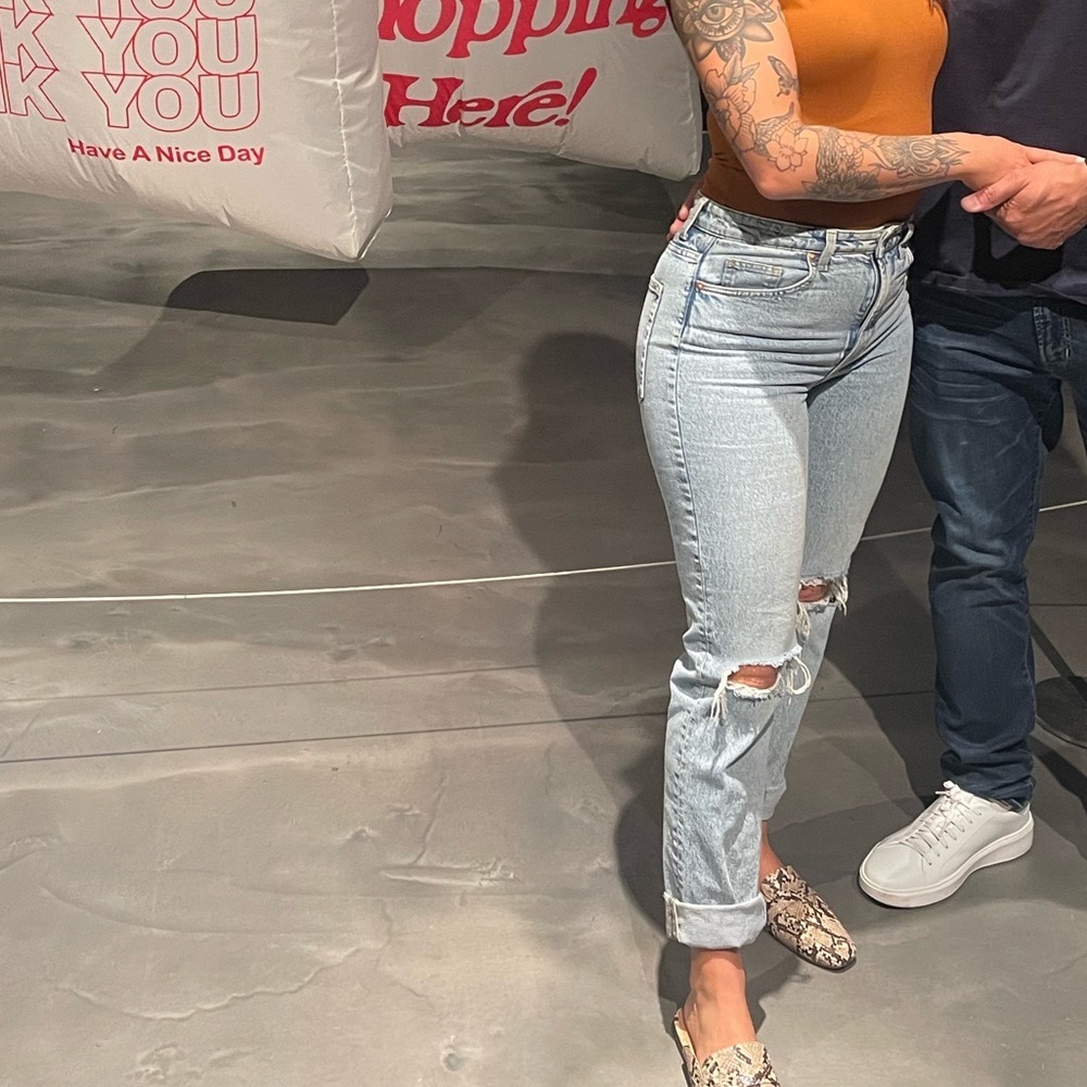 High Waisted Distressed Jeans